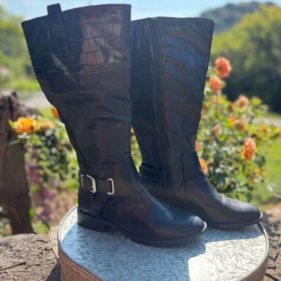 st johns bay Shoes - ST. JOHNS BAY BOOTS SIZE 6 W